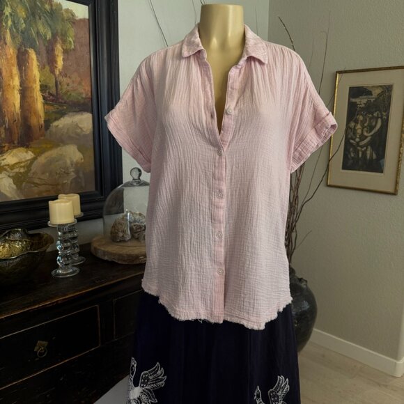 beachlunchlounge Oversized PINK Top w/ front button down & frayed lower edge - Picture 1 of 4